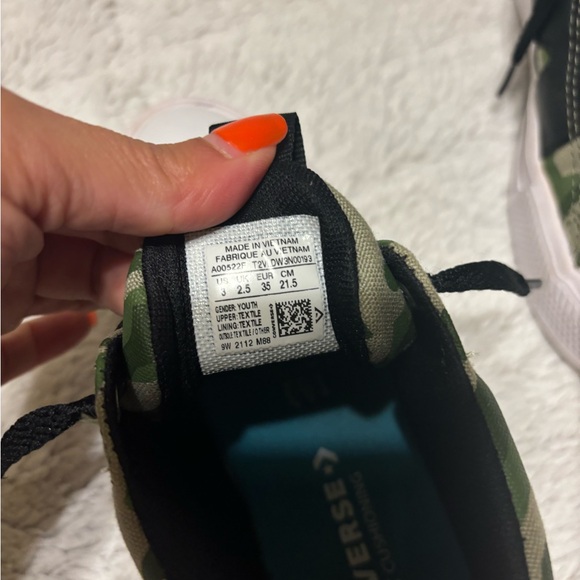 Kids size 3 camo, high top converses - Picture 4 of 6